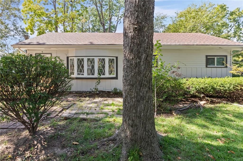 6912 N Harrison Street, Gladstone, MO: listing photo 2