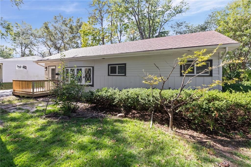 6912 N Harrison Street, Gladstone, MO: listing photo 3