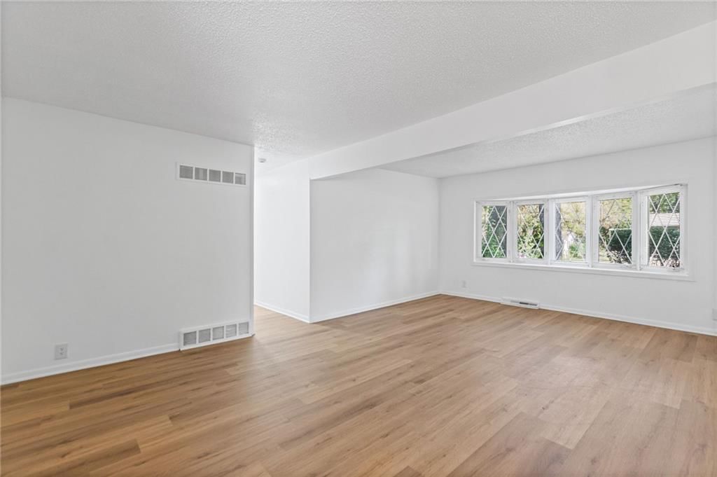 Photo 5 of 26 - 6912 N Harrison Street, Gladstone, MO 64118