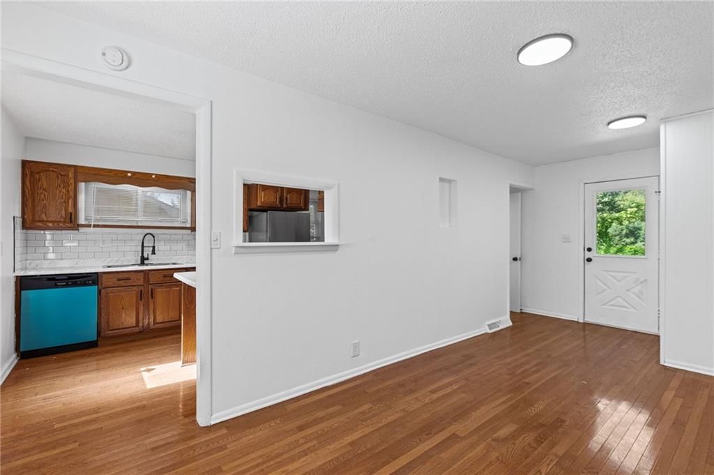 Photo 9 of 26 - 6912 N Harrison Street, Gladstone, MO 64118