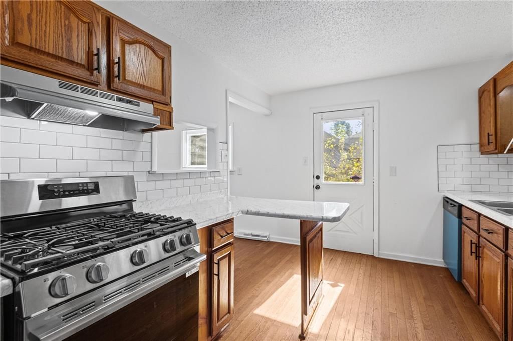 Photo 12 of 26 - 6912 N Harrison Street, Gladstone, MO 64118