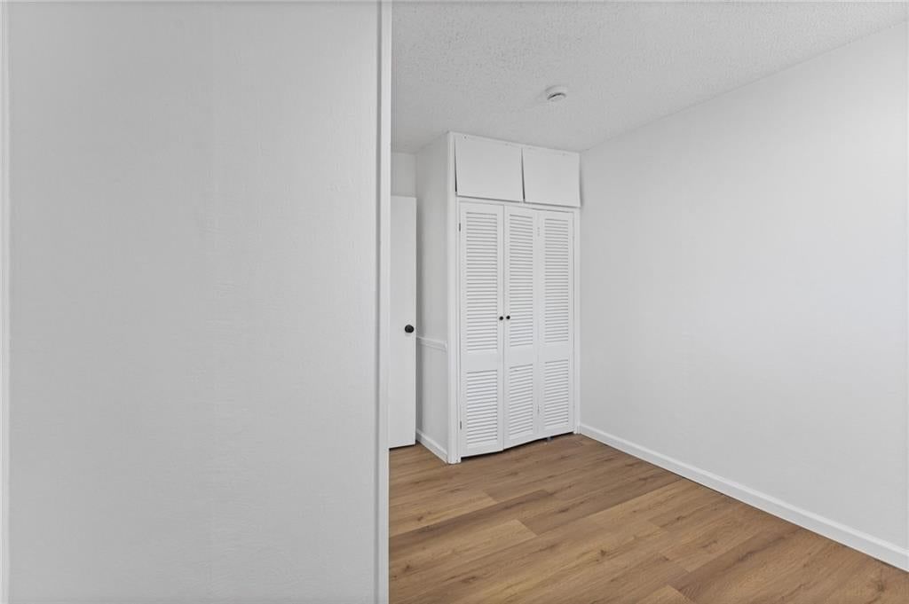 Photo 15 of 26 - 6912 N Harrison Street, Gladstone, MO 64118
