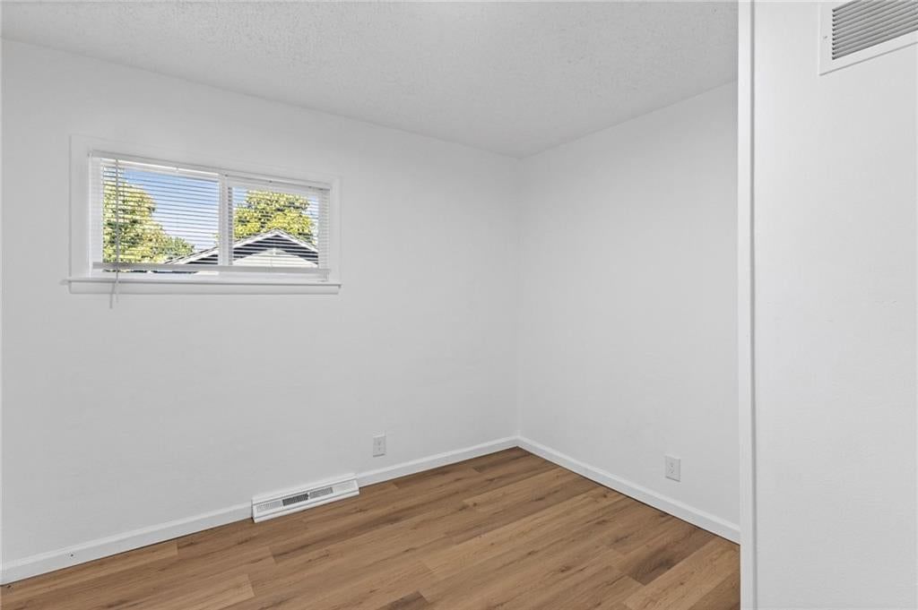 Photo 16 of 26 - 6912 N Harrison Street, Gladstone, MO 64118
