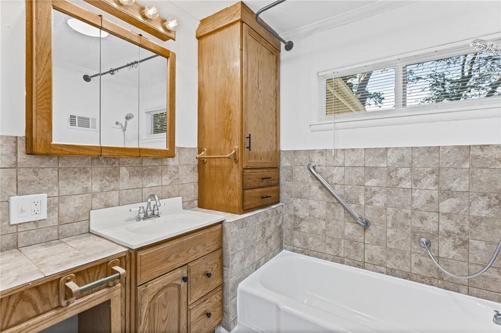 Photo 21 of 26 - 6912 N Harrison Street, Gladstone, MO 64118