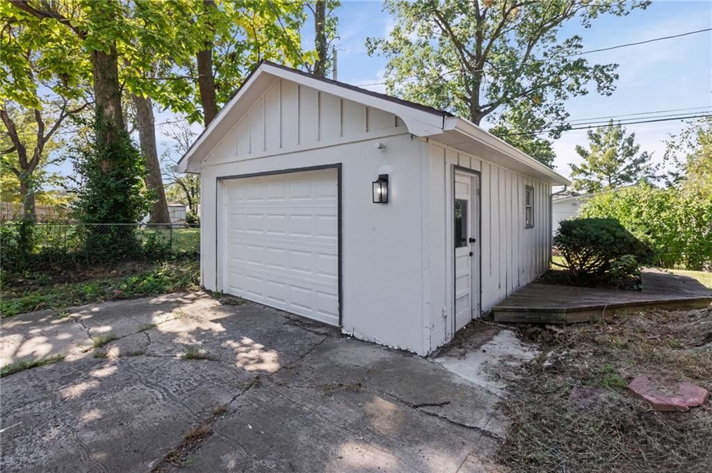 Photo 26 of 26 - 6912 N Harrison Street, Gladstone, MO 64118