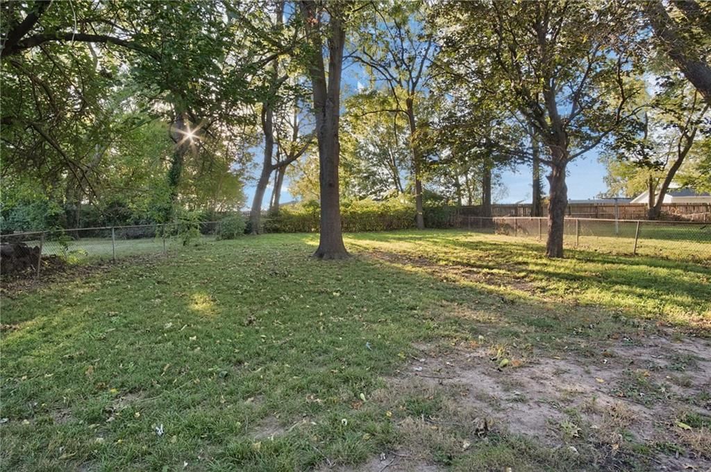 Photo 25 of 33 - 2316 Blue Ridge Terrace, Independence, MO 64052