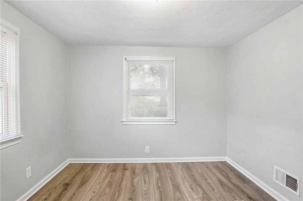 Photo 11 of 33 - 2316 Blue Ridge Terrace, Independence, MO 64052