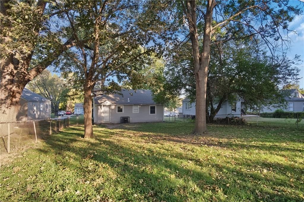 Photo 27 of 33 - 2316 Blue Ridge Terrace, Independence, MO 64052