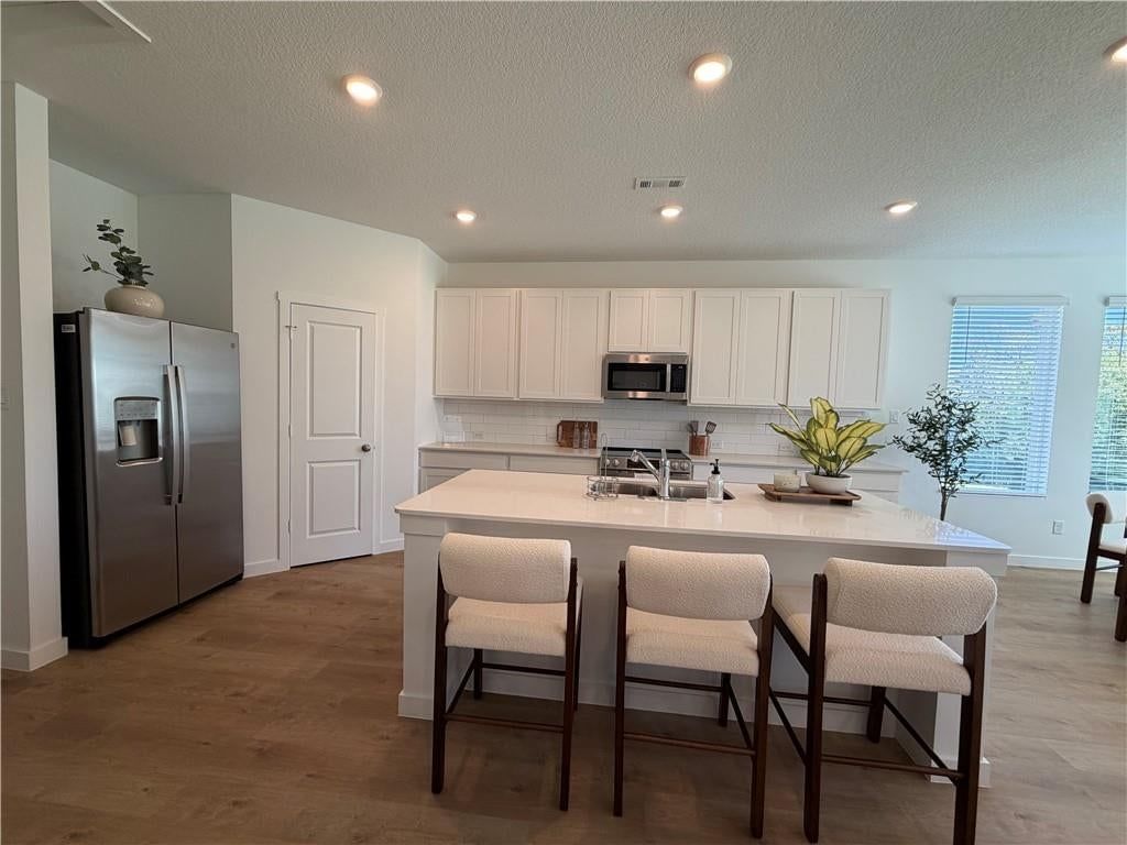 Photo 5 of 17 - 4001 NE Apple Grove Drive, Lee's Summit, MO 64064