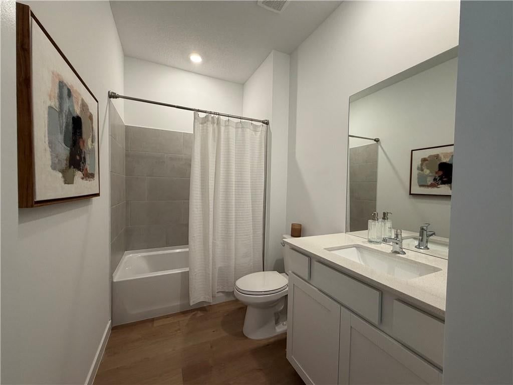 Photo 8 of 17 - 4001 NE Apple Grove Drive, Lee's Summit, MO 64064