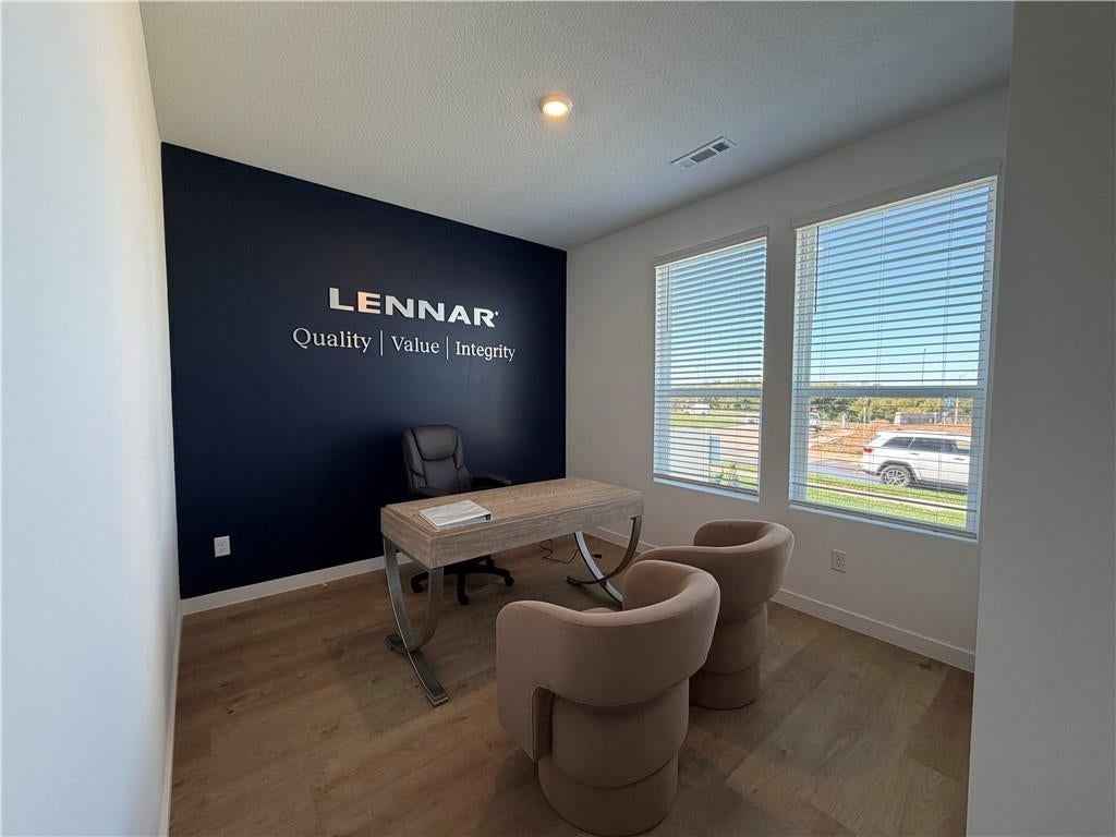 Photo 9 of 17 - 4001 NE Apple Grove Drive, Lee's Summit, MO 64064