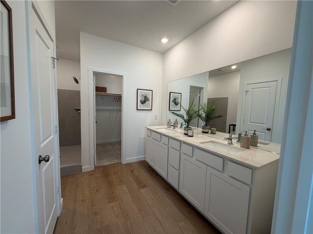 Photo 12 of 17 - 4001 NE Apple Grove Drive, Lee's Summit, MO 64064