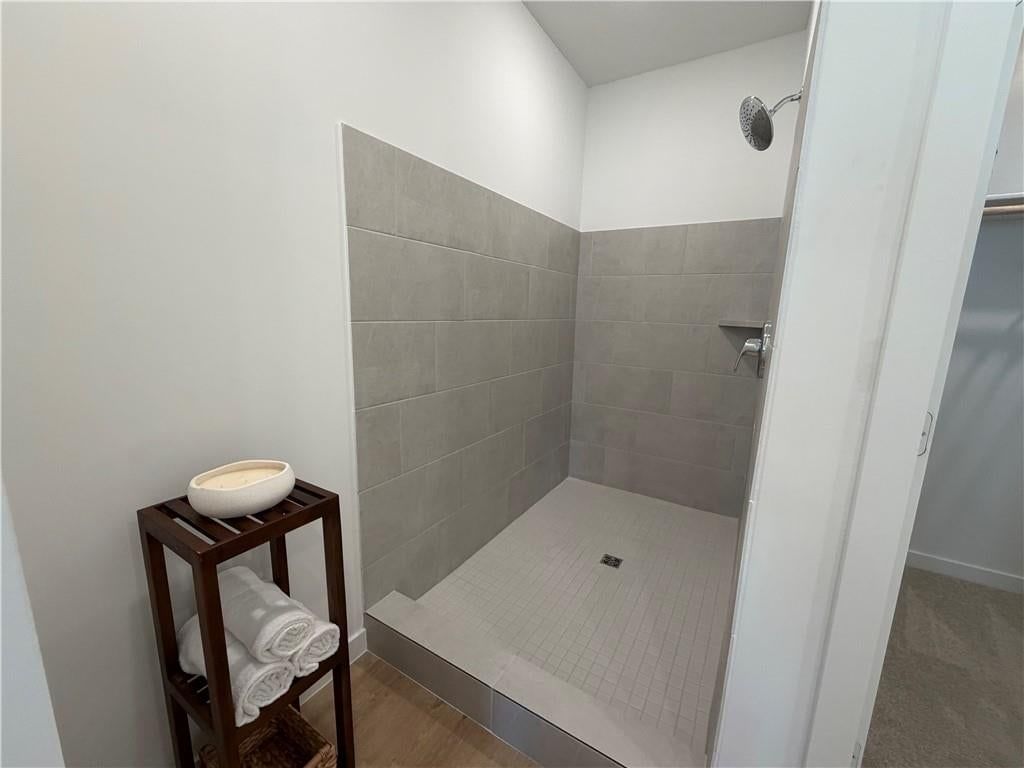 Photo 13 of 17 - 4001 NE Apple Grove Drive, Lee's Summit, MO 64064