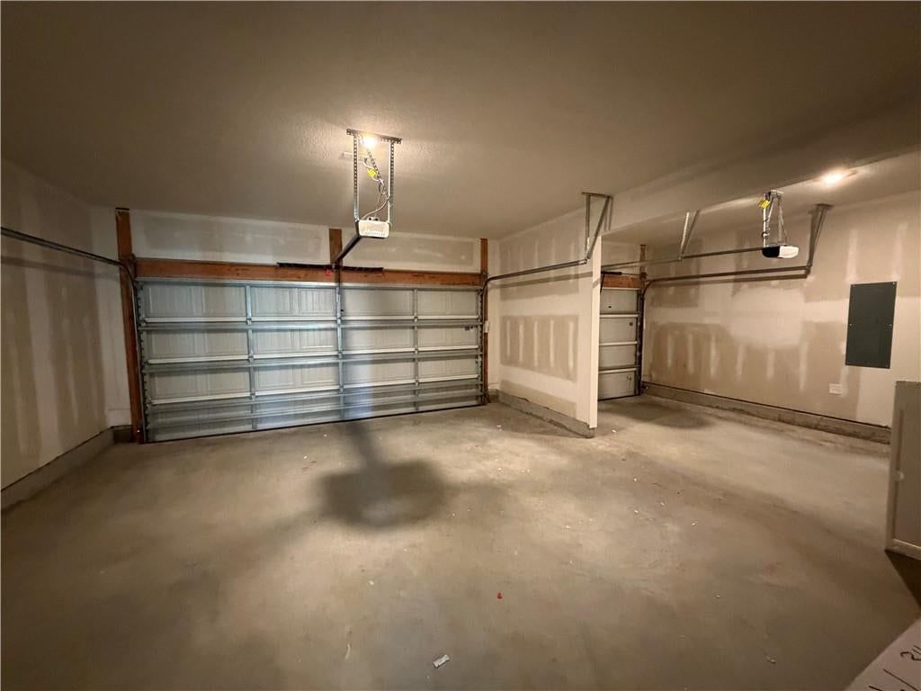 Photo 16 of 17 - 4001 NE Apple Grove Drive, Lee's Summit, MO 64064