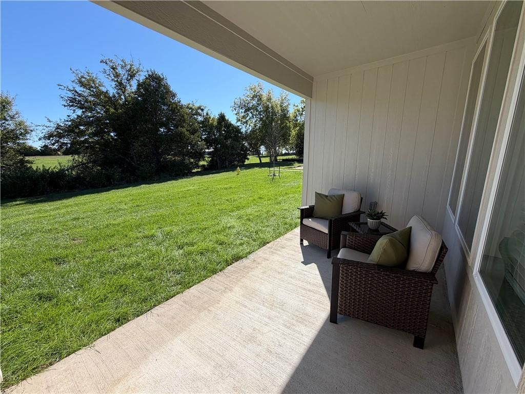 Photo 17 of 17 - 4001 NE Apple Grove Drive, Lee's Summit, MO 64064