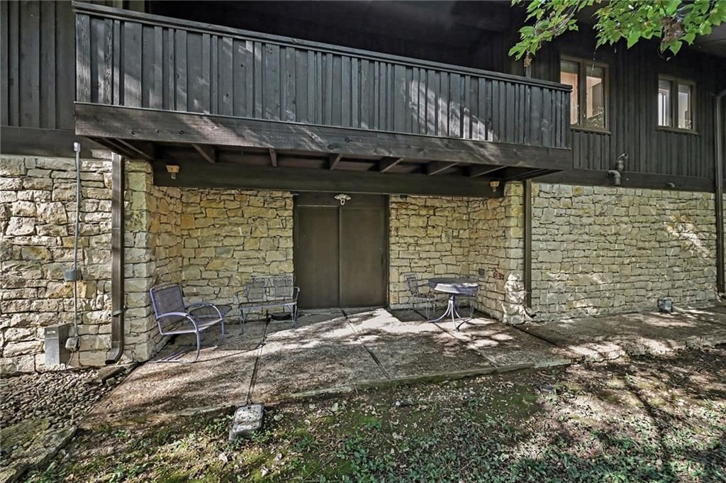 Photo 5 of 38 - 6501 State Line Road, Kansas City, MO 64113