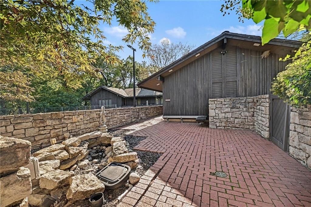 Photo 8 of 38 - 6501 State Line Road, Kansas City, MO 64113