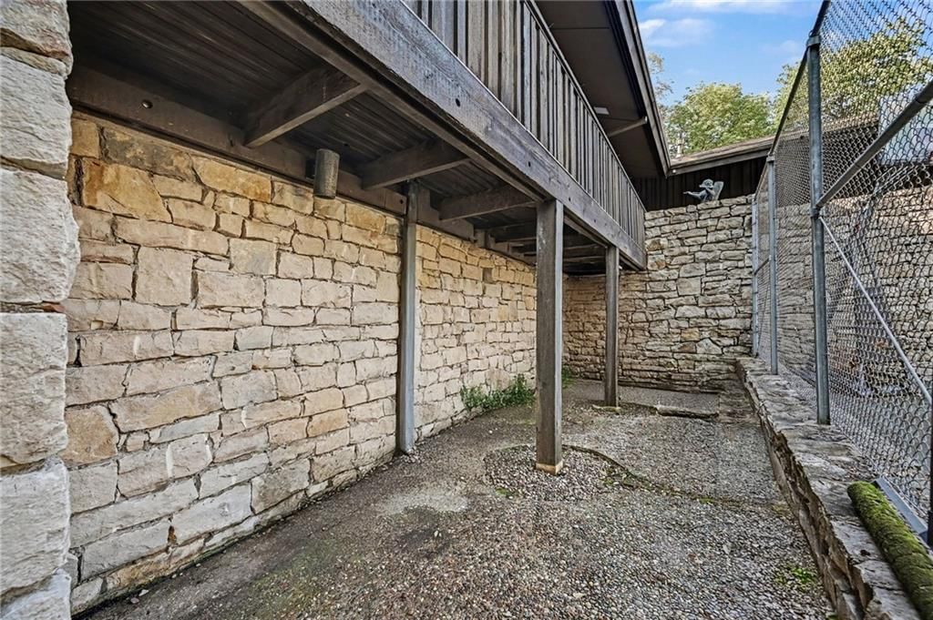 Photo 12 of 38 - 6501 State Line Road, Kansas City, MO 64113
