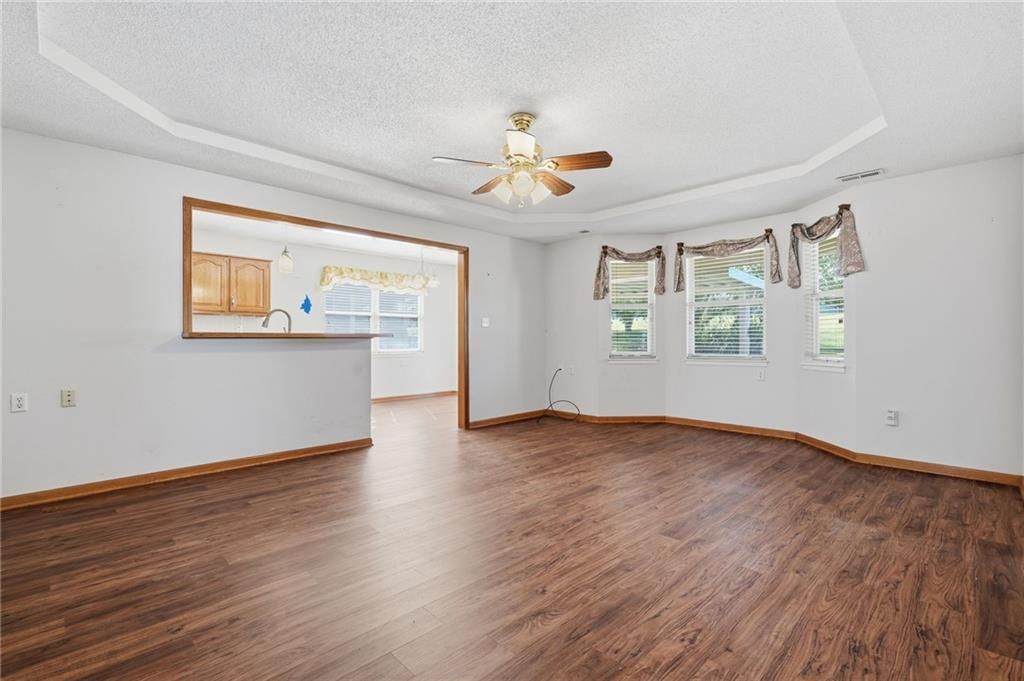White walls at 502 S Saturn Drive, Raymore, MO 64083