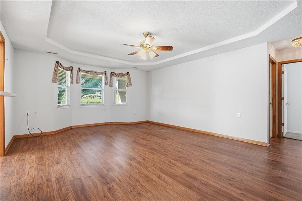 Tray ceiling at 502 S Saturn Drive, Raymore, MO 64083