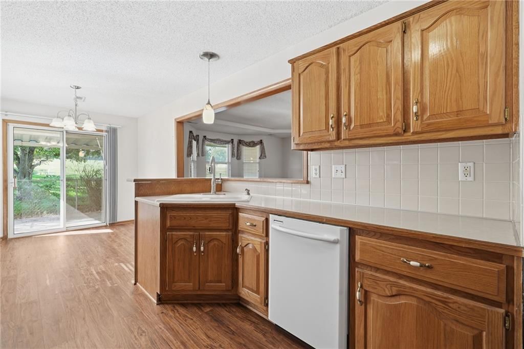 Photo 9 of 26 - 502 S Saturn Drive, Raymore, MO 64083