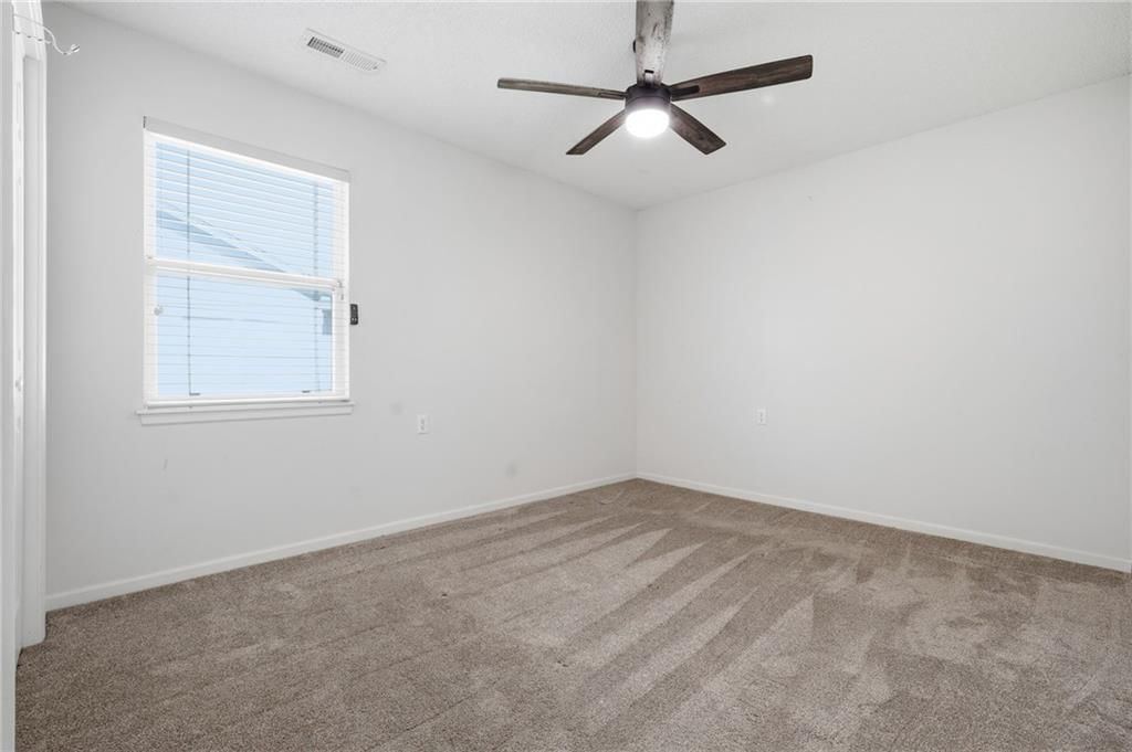 Photo 18 of 26 - 502 S Saturn Drive, Raymore, MO 64083