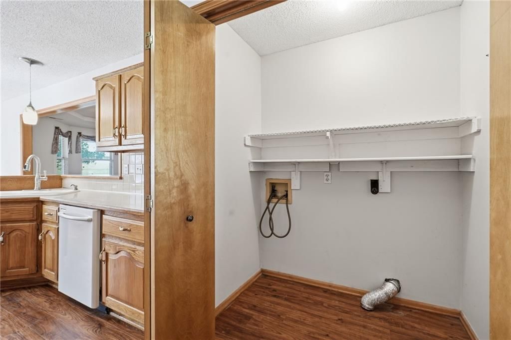 Photo 21 of 26 - 502 S Saturn Drive, Raymore, MO 64083