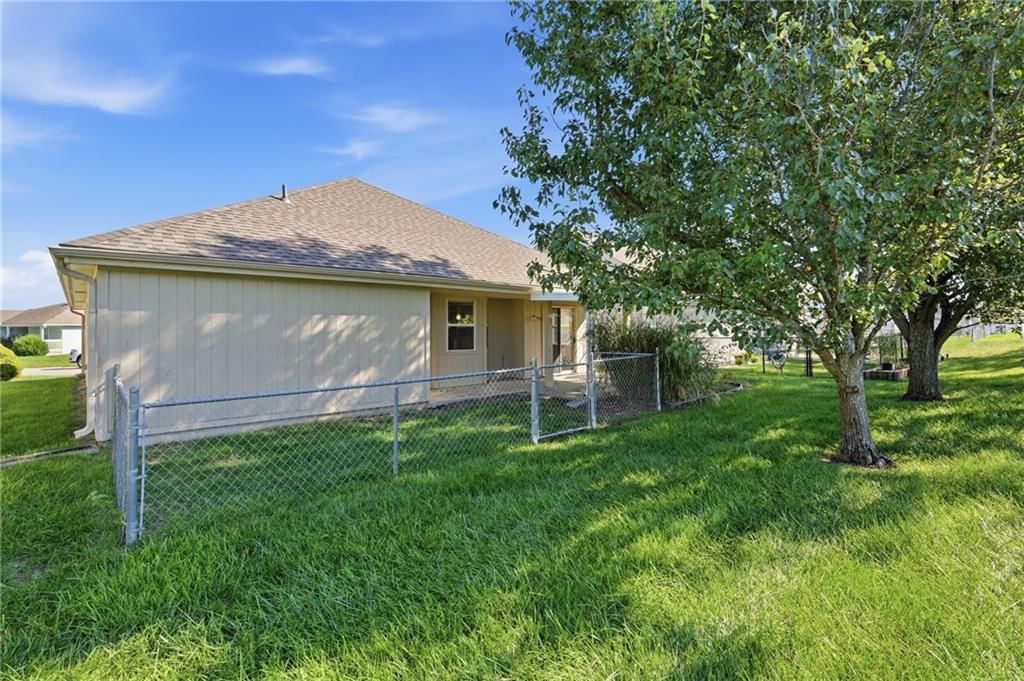 Photo 25 of 26 - 502 S Saturn Drive, Raymore, MO 64083