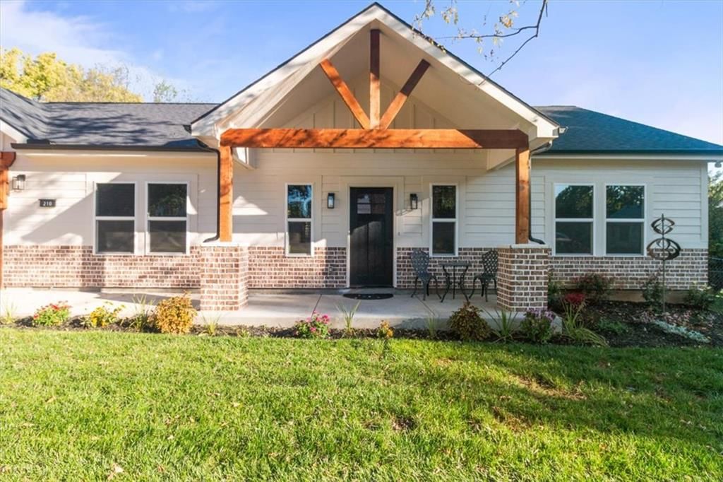 210 SW 7th Street, Oak Grove, MO: listing photo 3