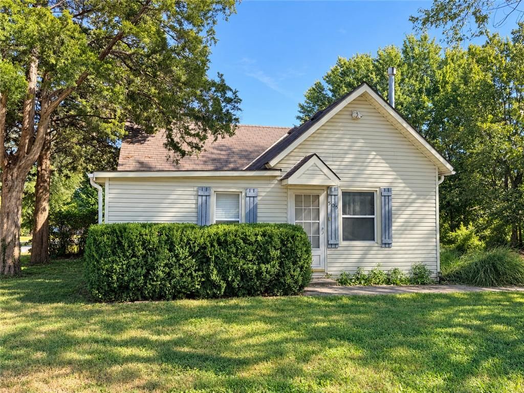 505 2nd Avenue, Greenwood, MO