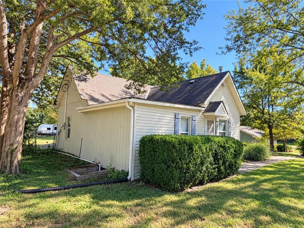 505 2nd Avenue, Greenwood, MO: listing photo 2
