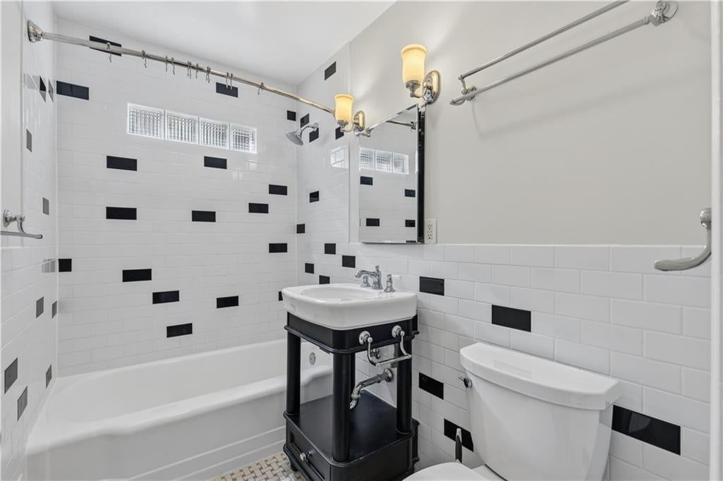 Tiled shower at 635 E 65th Street, Kansas City, MO 64131