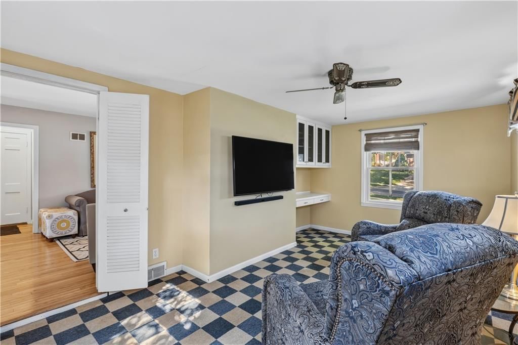 Photo 8 of 32 - 635 E 65th Street, Kansas City, MO 64131