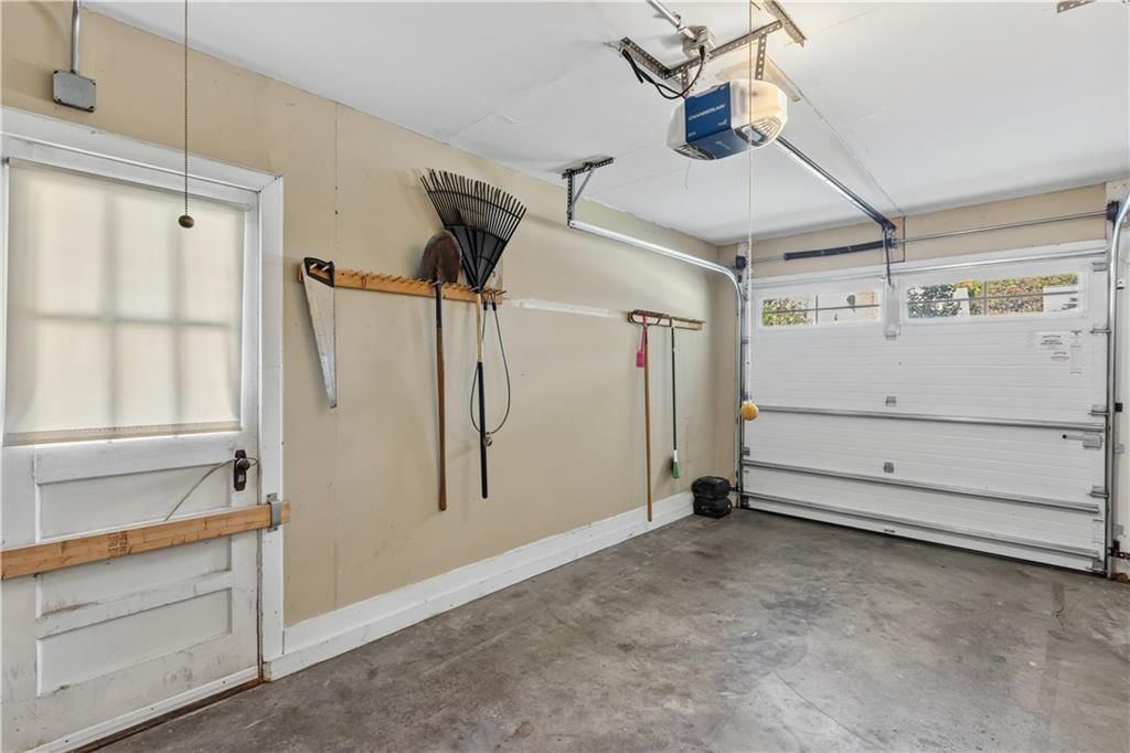 Photo 17 of 32 - 635 E 65th Street, Kansas City, MO 64131