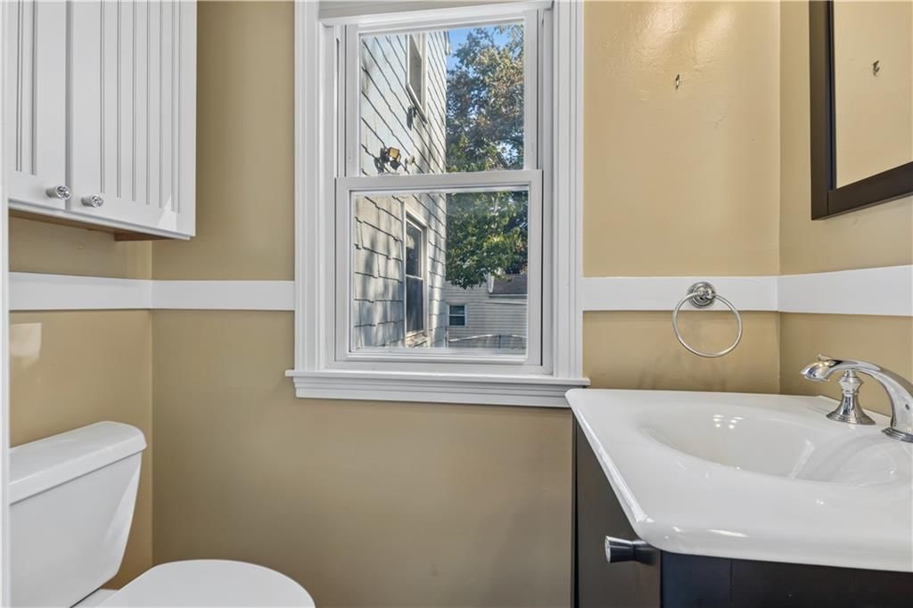 Photo 15 of 32 - 635 E 65th Street, Kansas City, MO 64131