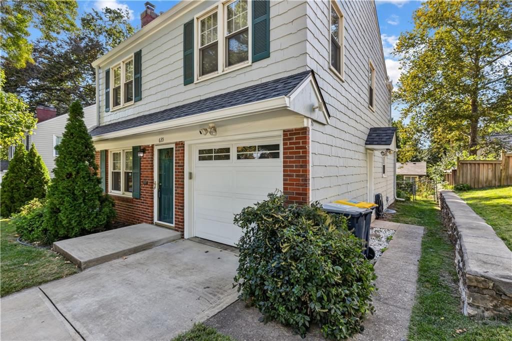 Attached garage at 635 E 65th Street, Kansas City, MO 64131