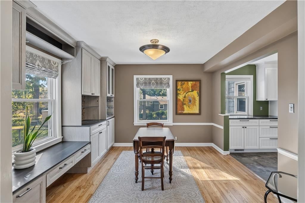 Photo 9 of 32 - 635 E 65th Street, Kansas City, MO 64131
