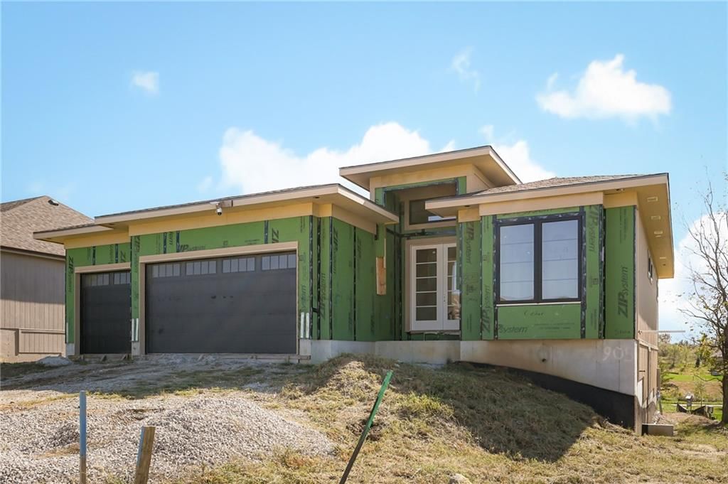 905 Savannah Lane, Greenwood, MO