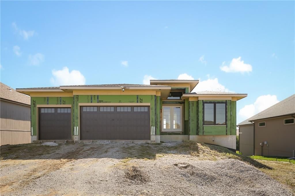 905 Savannah Lane, Greenwood, MO: listing photo 2