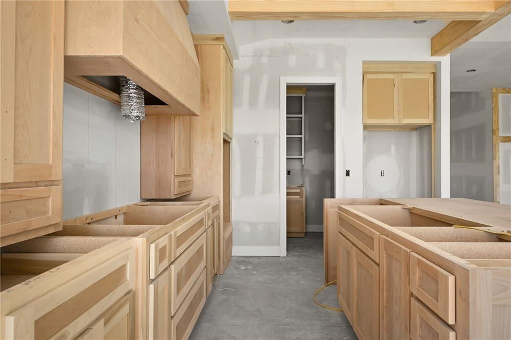 Walk-in pantry at 905 Savannah Lane, Greenwood, MO 64034