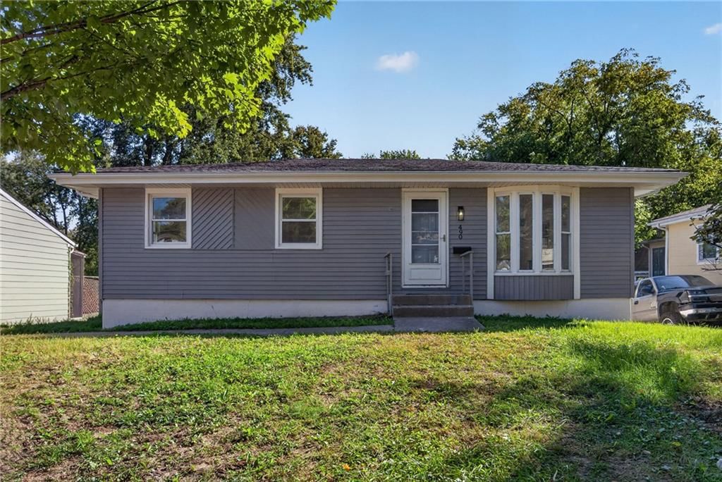 Photo 3 of 30 - 4909 N Manchester Avenue, Kansas City, MO 64119