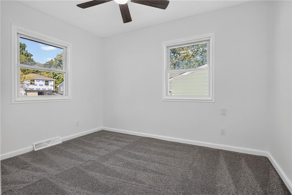 Photo 14 of 30 - 4909 N Manchester Avenue, Kansas City, MO 64119