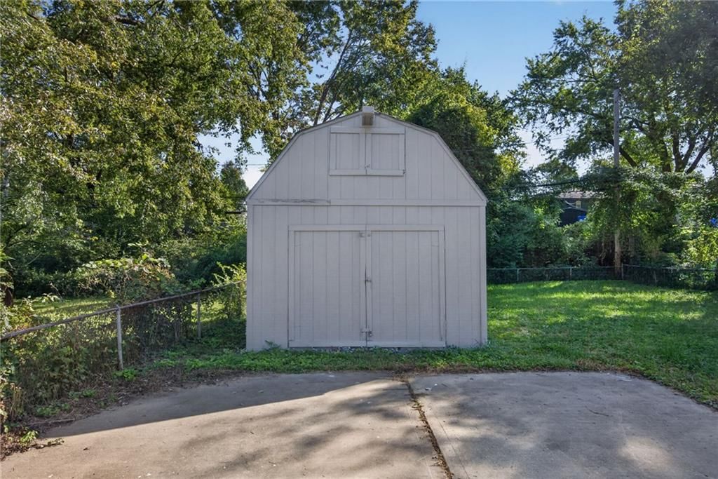 Photo 30 of 30 - 4909 N Manchester Avenue, Kansas City, MO 64119