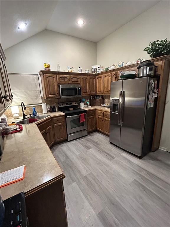 8935 NE 116th Place, Kansas City, MO: listing photo 2