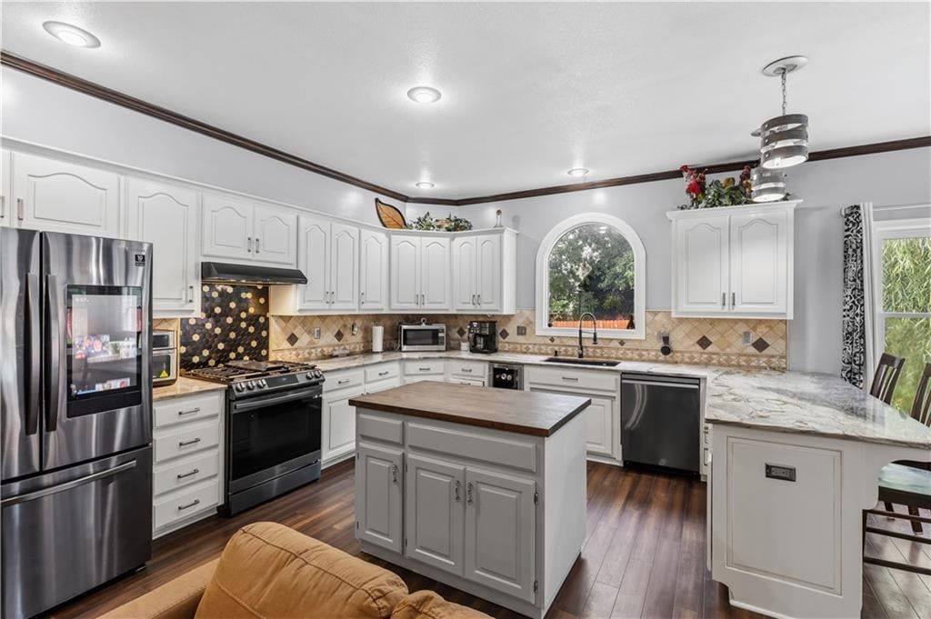 Photo 11 of 36 - 7407 Marion Avenue, Kansas City, MO 64133