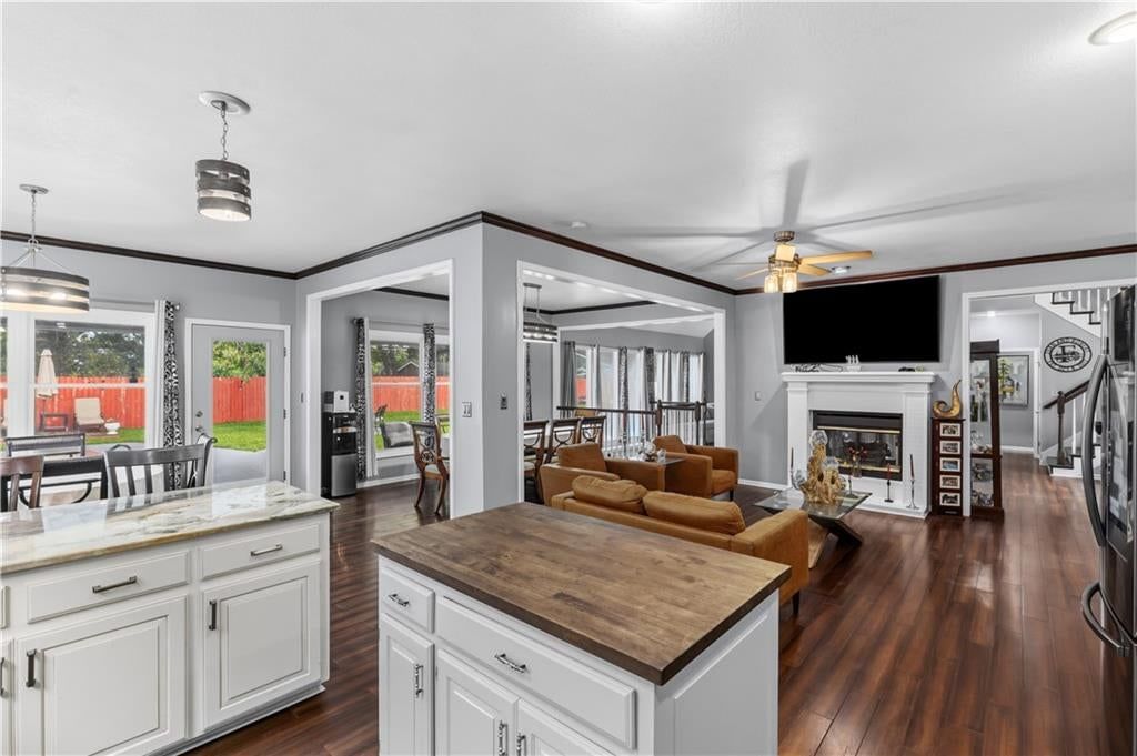 Photo 12 of 36 - 7407 Marion Avenue, Kansas City, MO 64133