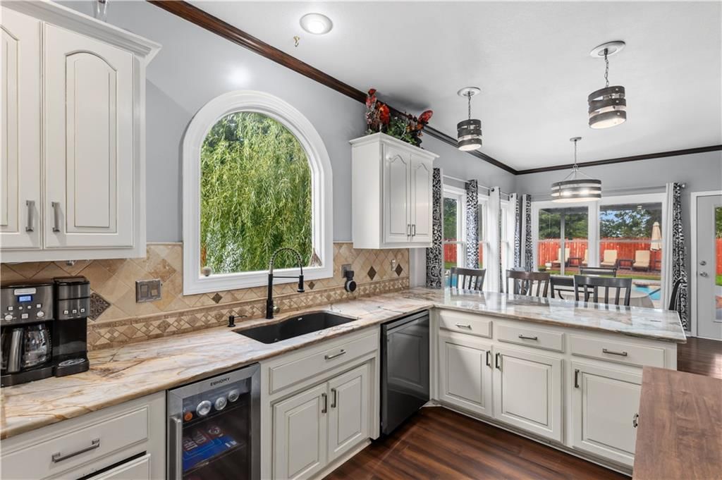 Photo 13 of 36 - 7407 Marion Avenue, Kansas City, MO 64133