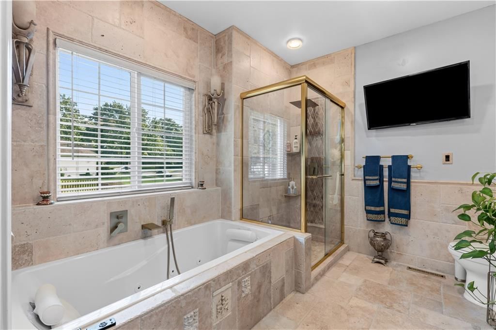 Photo 21 of 36 - 7407 Marion Avenue, Kansas City, MO 64133