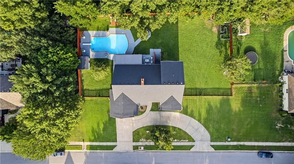 Photo 32 of 36 - 7407 Marion Avenue, Kansas City, MO 64133