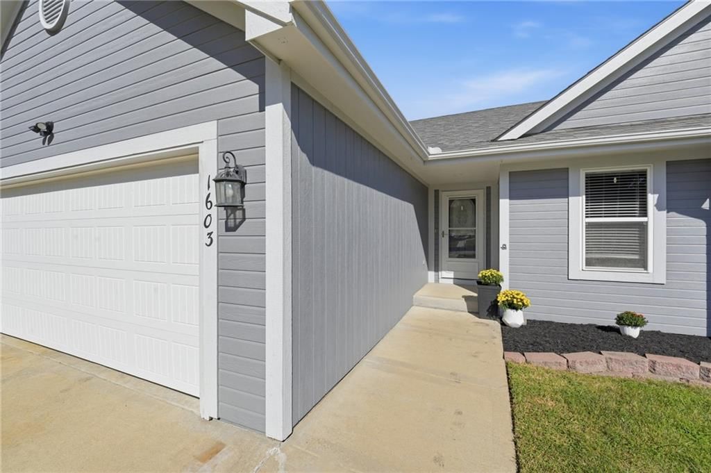 1603 Clear Creek Drive, Kearney, MO: listing photo 3